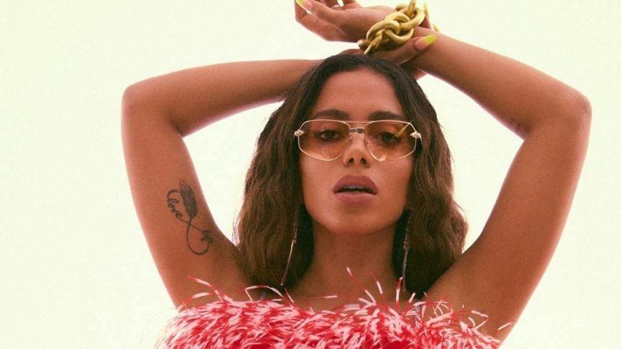 Anitta se irrita com significado de patroa no Google definido como dona de casa