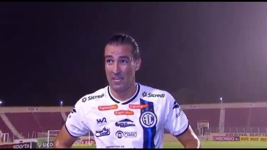 Autor de gol que quebrou invencibilidade do Vitoria Kivel homenageia esposa reporter que cobria o jogo assista