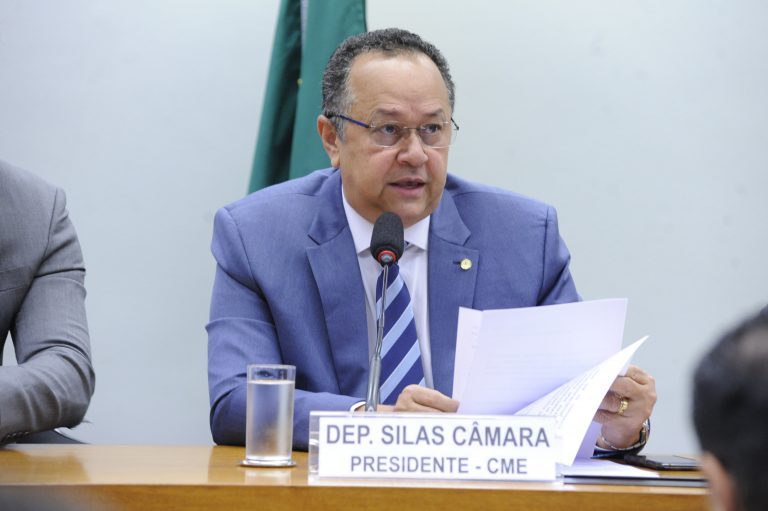 Bancada evangelica se reunira para debater veto parcial de Bolsonaro nesta terca 15