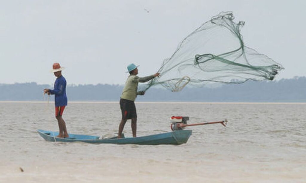 Bolsonaro descarta fim do seguro defeso beneficio pago a pescadores artesanais