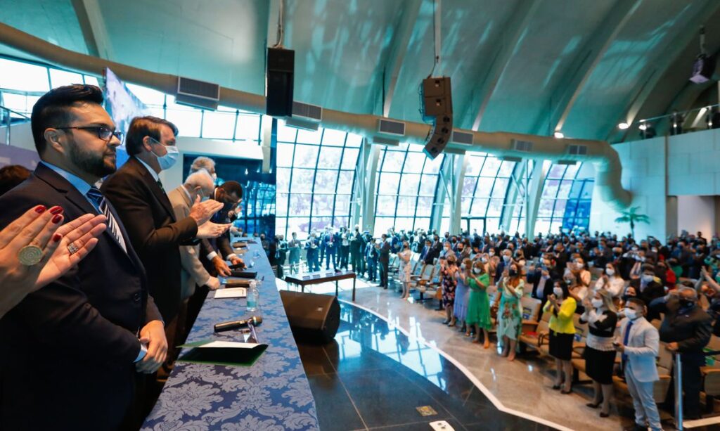 Bolsonaro diz que pais esta em fase final de grande provacao