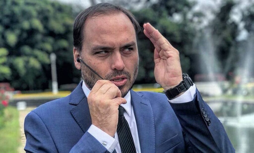 Carlos Bolsonaro comprou imovel de R 150 mil com dinheiro vivo com 20 anos diz jornal