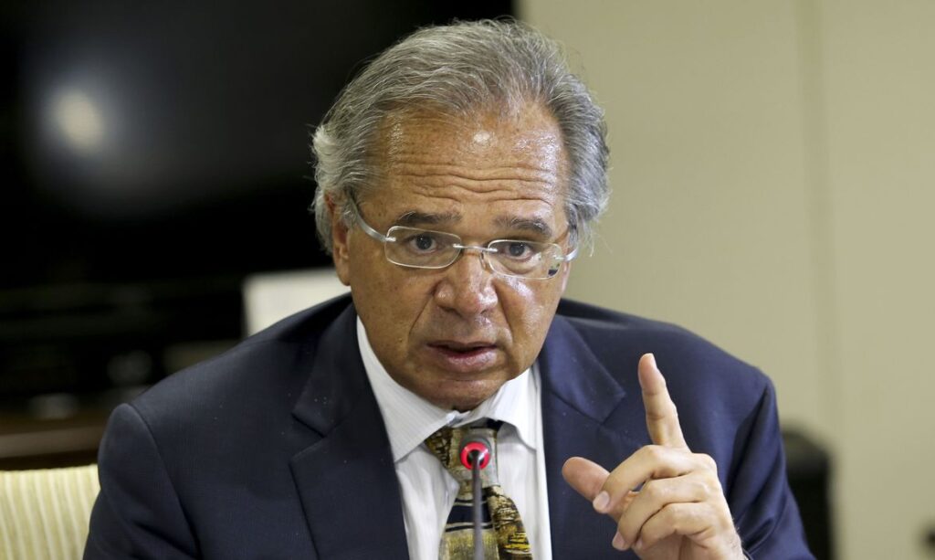 Cartao vermelho nao foi para mim diz Paulo Guedes sobre gesto de Bolsonaro