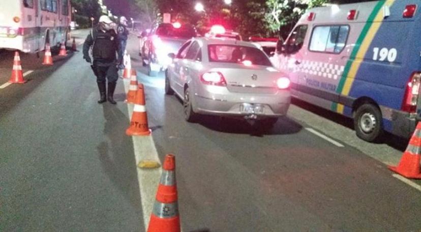 Casal e preso apos agredir policial durante blitz da Lei Seca em Aracaju