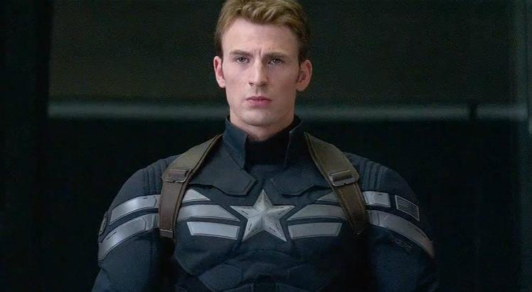 Chris Evans posta nude sem querer