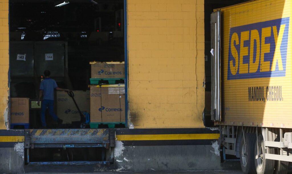 Correios devem retomar 100 das atividades apos 33 dias em greve