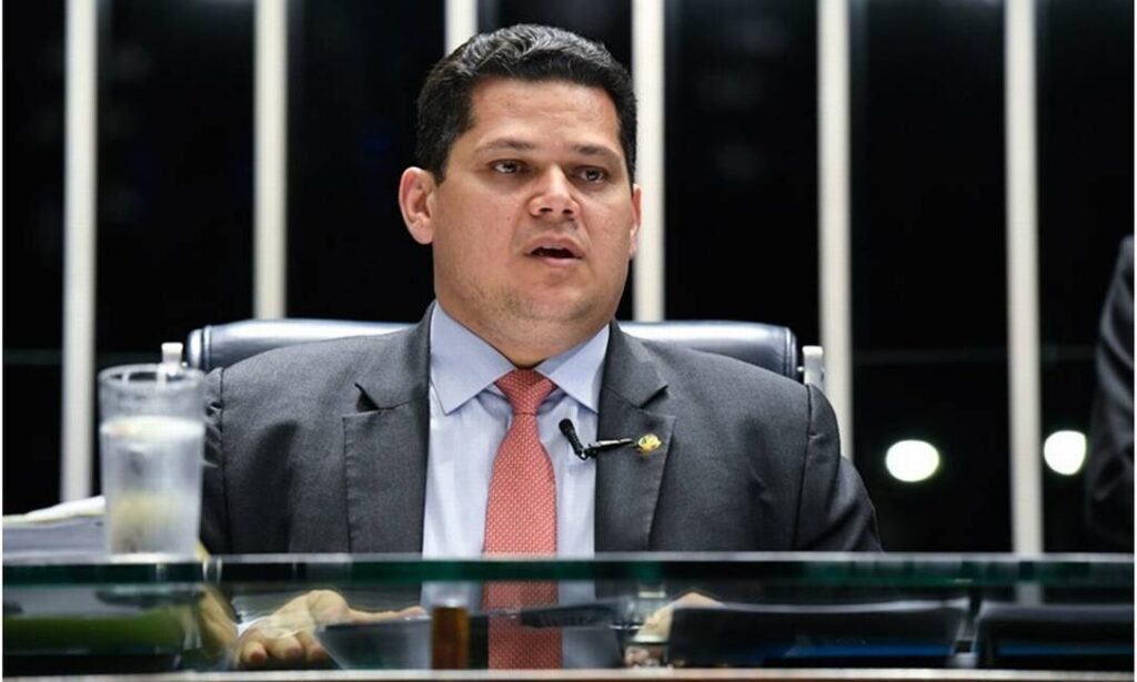 Davi Alcolumbre adia votacao no Congresso de veto a desoneracao da folha de pagamento