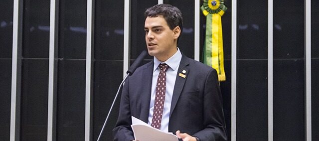 Deputado federal mineiro critica funcionalismo publico burocratico e ineficiente e1599056097907