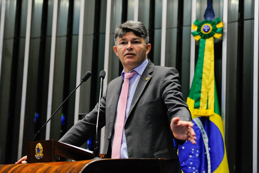 Deputado pede para PGR e Ministerio da Seguranca investigar Felipe Neto e outros dois parlamentares
