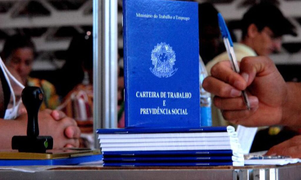Desemprego em alta e falta de incentivo preocupam jovens aracajuanos