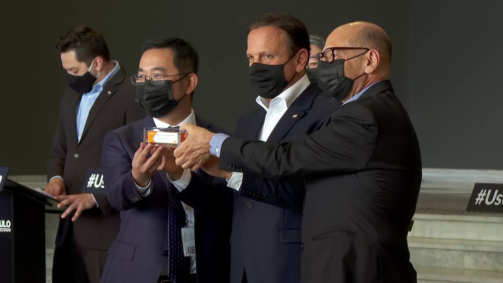 Doria assina contrato para receber 46 milhoes de doses da vacina chinesa vacinacao deve iniciar em dezembro