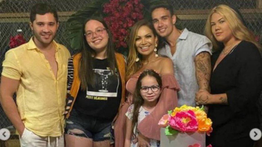 E meu responde Solange Almeida a fa que perguntou se o namorado era da filha de 12 anos