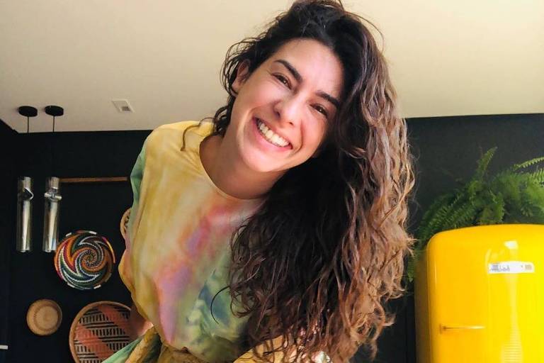 Fernanda Paes Leme faz transicao capilar e mostra resultado veja video