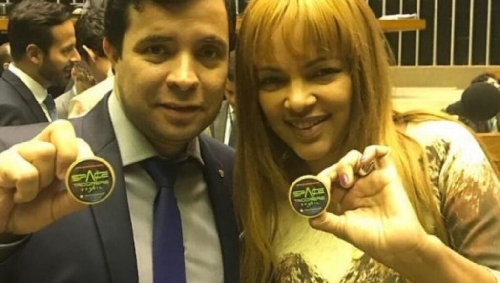 Filho de Flordelis usa carro blindado por medo de morrer apos incriminar mae