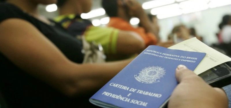 Homem branco ganha mais que o dobro do que mulher negra na mesma profissao aponta pesquisa