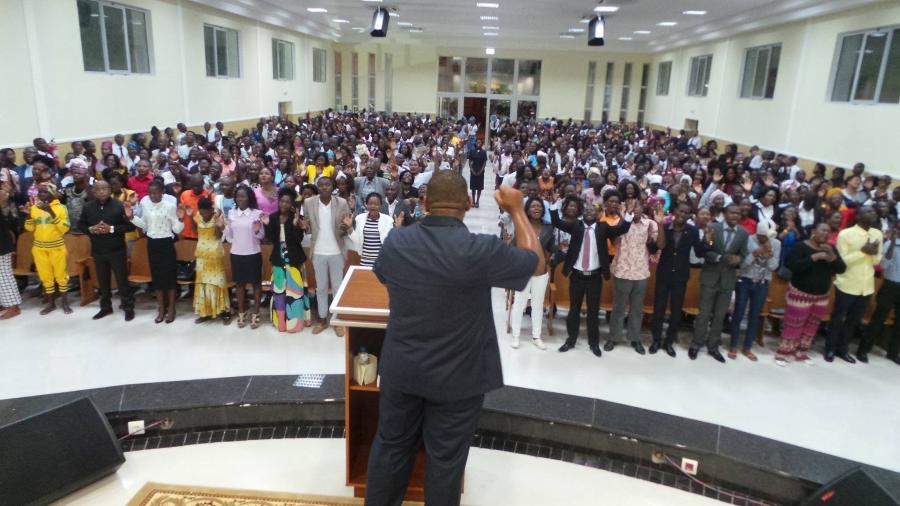Justica de Angola decreta fechamento de quatro templos da Igreja Universal