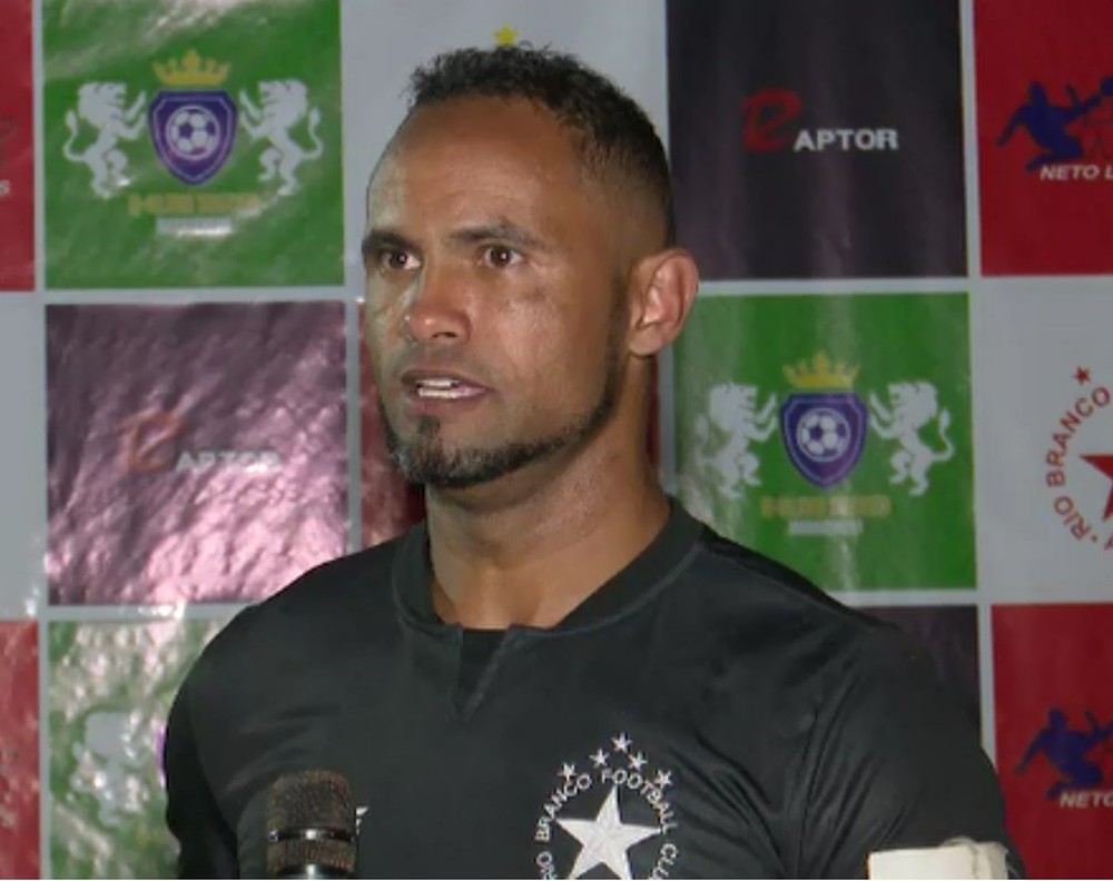 Justica determina que goleiro Bruno use tornozeleira eletronica