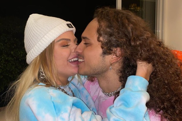 Luisa Sonza e Vitao assumem que estao namorando Whindersson reage com sofrencia
