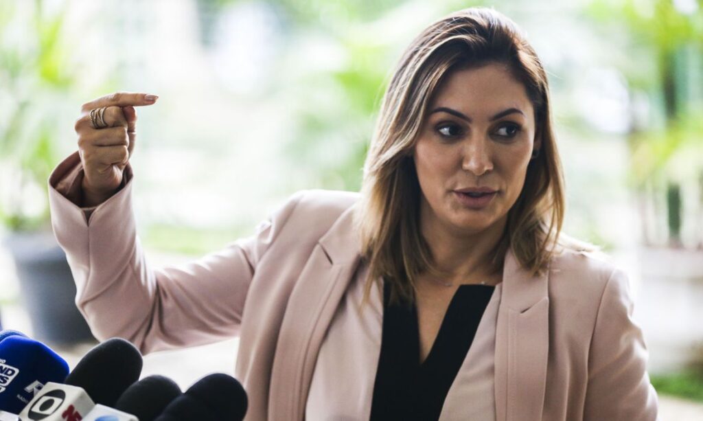 Michelle Bolsonaro diz estar extremamente abalada com aleivosias na internet veja trecho do depoimento