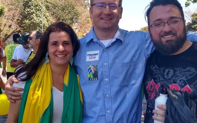 Militante dos EUA com projeto contra imprensa se reune com bolsonaristas no Brasil