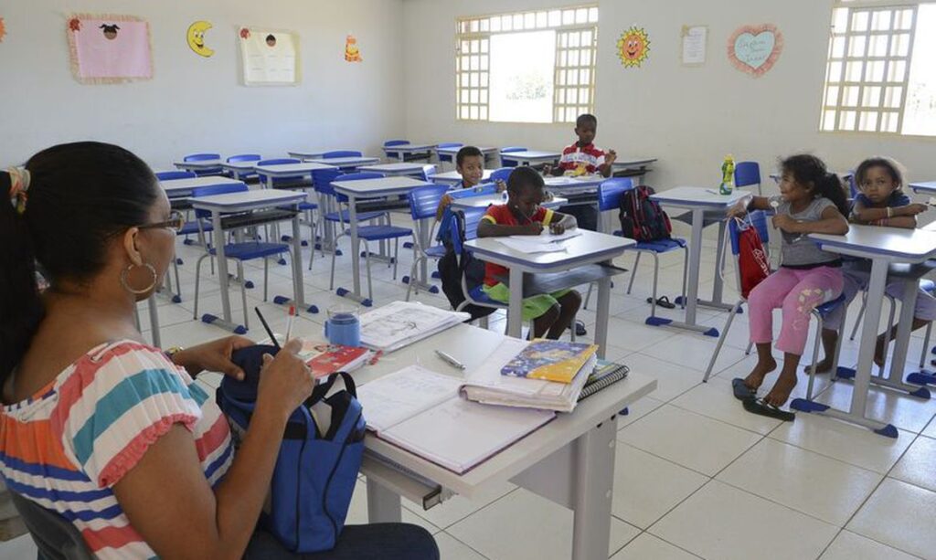 Ministerio da Educacao trava US 725 milhoes do Banco Mundial destinados ao ensino medio diz jornal