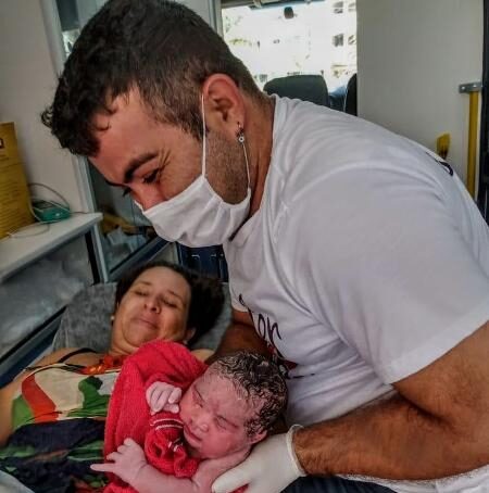 Mulher da a luz na sala de casa sem saber que estava gravida no Espirito Santo e1599338560378