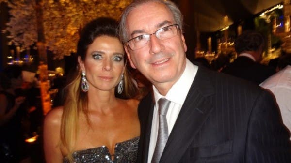 Mulher de Eduardo Cunha consegue suspender leilao de imovel do casal de R 14 milhao