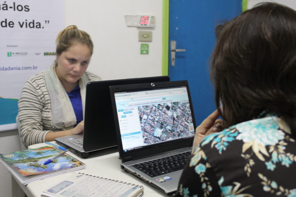 Mulheres sao maioria entre servidores e recebem 24 menos que homens