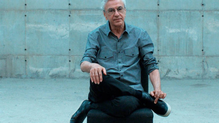 Na madrugada Caetano Veloso lanca sua interpretacao de Hey Jude