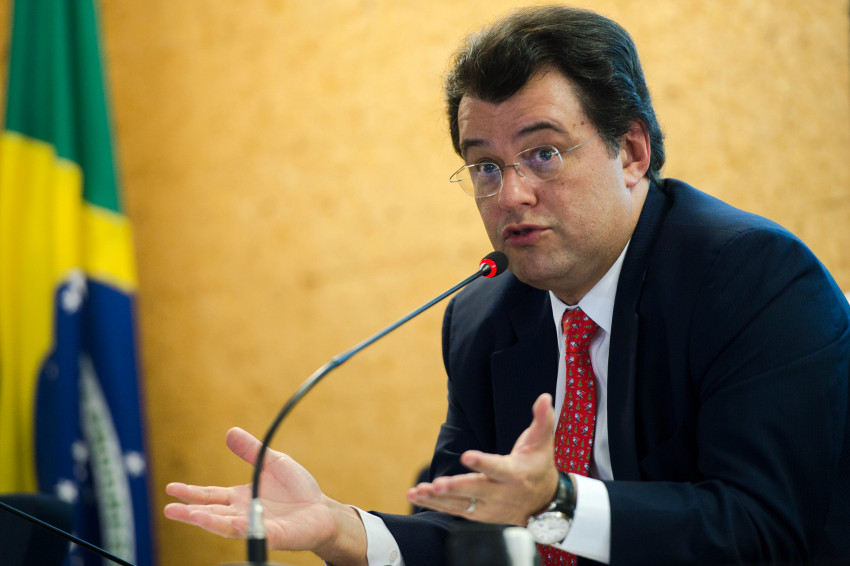 Nao da para jogar a toalha diz Eduardo Braga sobre Bolsonaro acabar com Renda Brasil