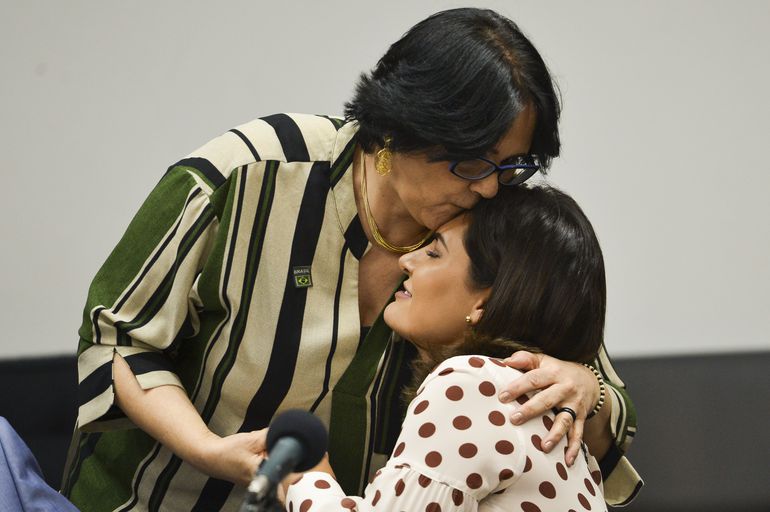 ONGs aliadas de Damares sao beneficias por programa liderado por Michelle Bolsonaro diz jornal