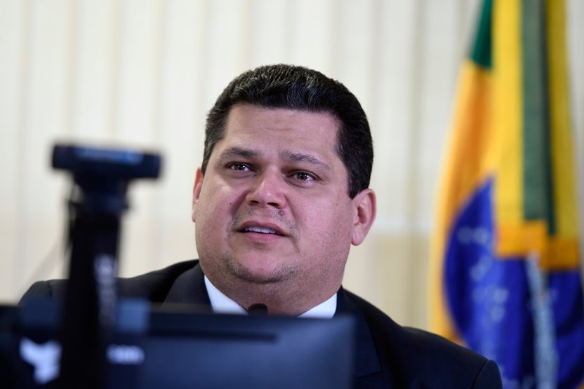PL para demissao de servidores por baixo desempenho completa um ano na gaveta de Alcolumbre