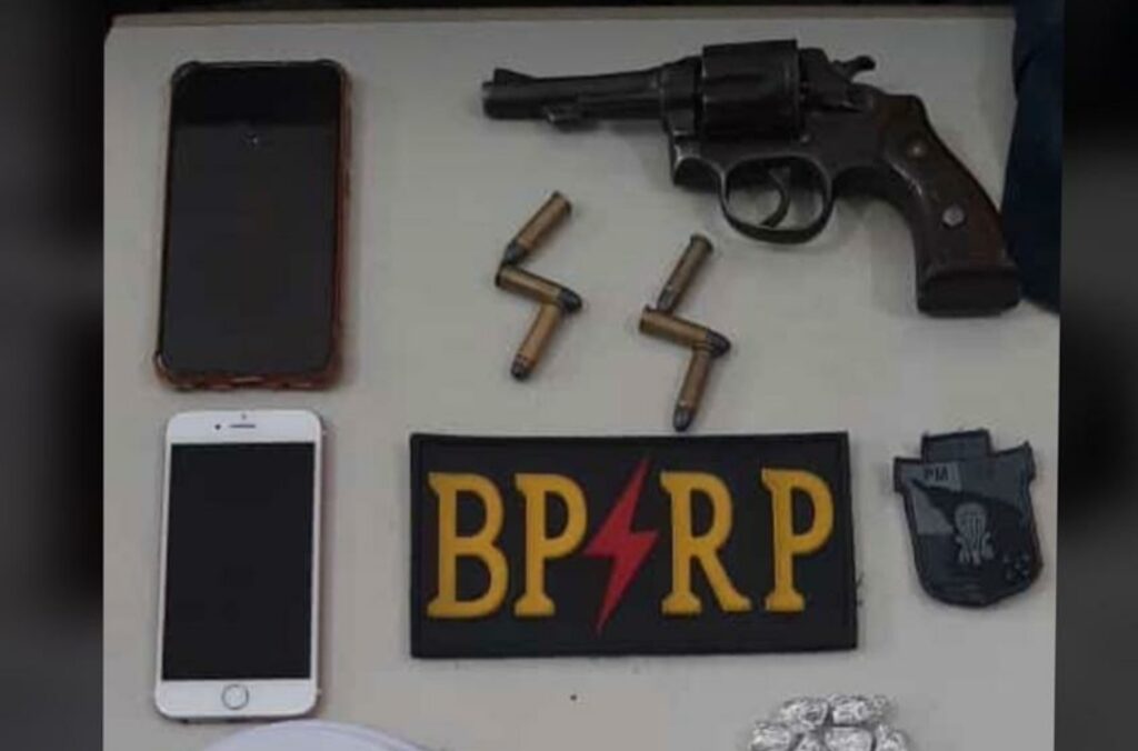PM prende homem por porte ilegal de arma e apreende dois adolescentes por porte de drogas na Zona Norte de Aracaju