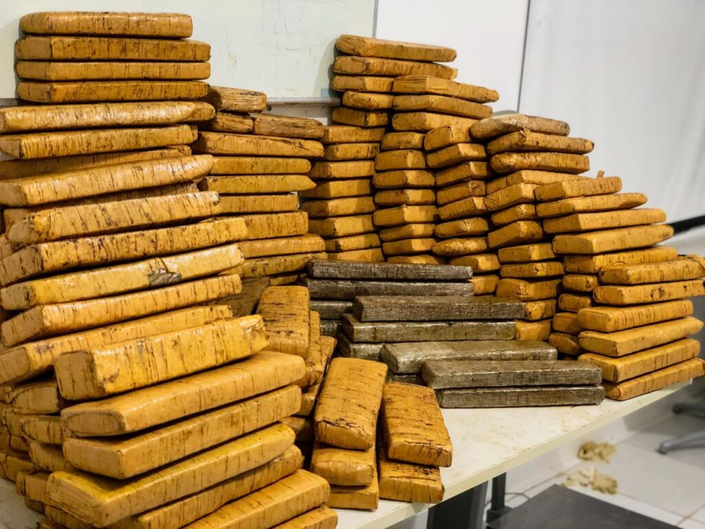 Policia apreende 175 kg de maconha e prende um homem em Areia Branca
