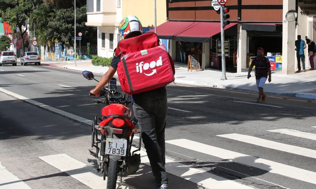 Projeto concede a motoristas e motociclistas de aplicativos isencao do IPI na compra de veiculos