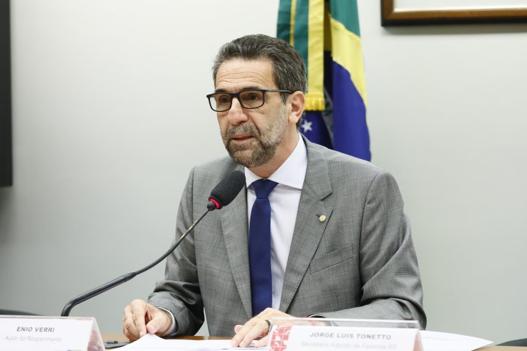 Projeto define medidas emergenciais para regular oferta de alimentos a populacao