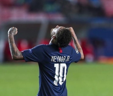 Quase 10 dias apos testar positivo para covid 19 Neymar volta aos treinos