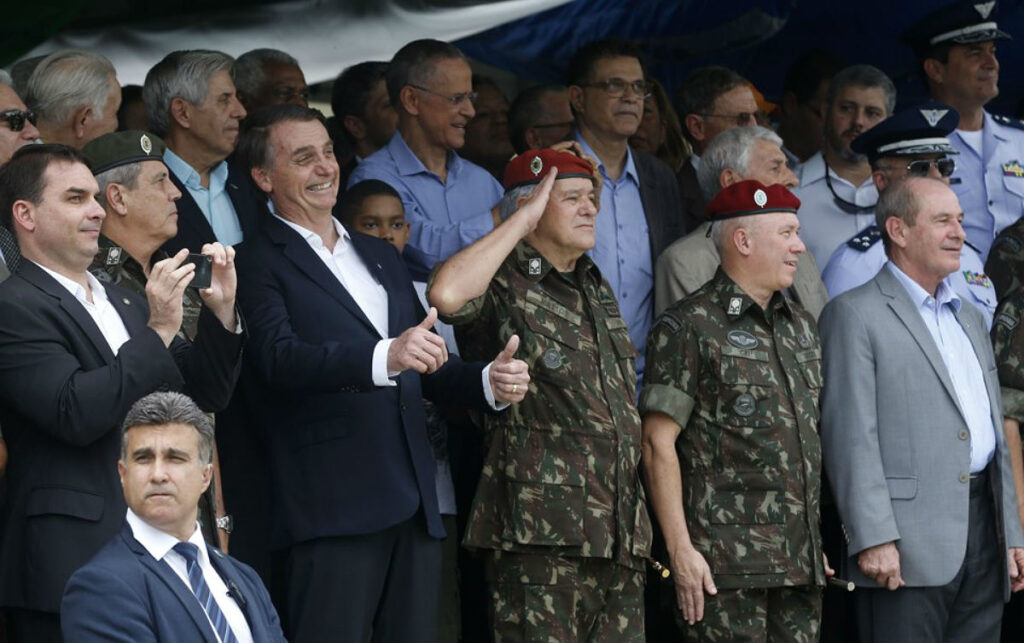 Reforma administrativa mantem permissao para militar da ativar atuar no governo