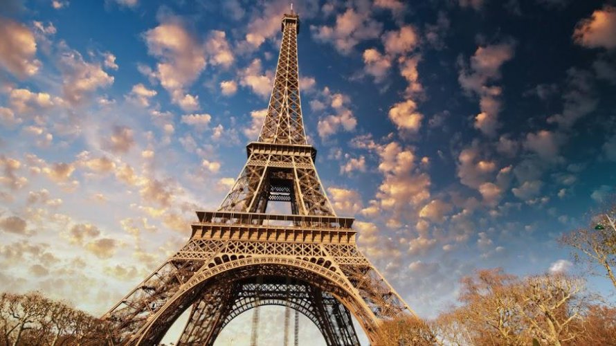 Torre Eiffel e esvaziada apos alerta de bomba