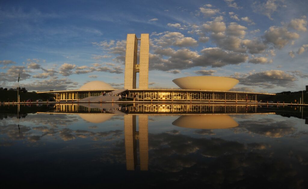 Líderes do governo admitem novo Bolsa Família e reforma tributária apenas em 2021, diz site