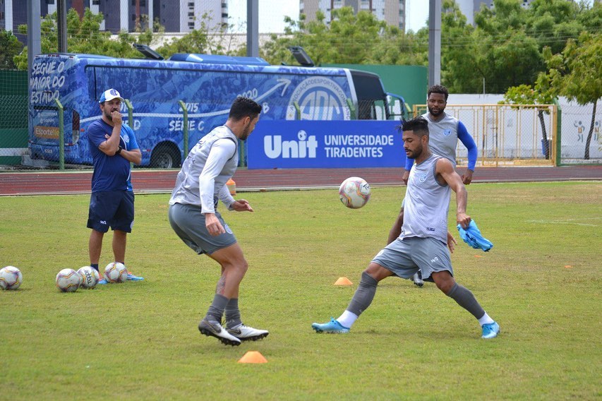 Buscando segunda vitória seguida na Série B, Confiança encara CRB nesta terça (6)