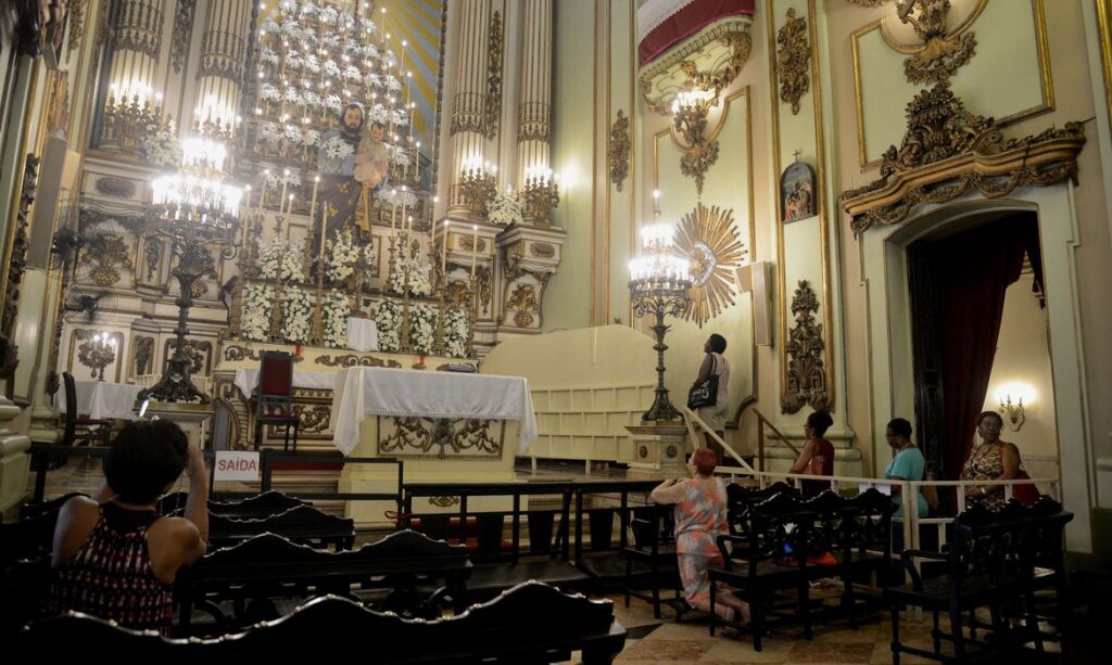 Mais de 2.000 candidatos com funções religiosas estão registrados nas eleições de 2020, diz site