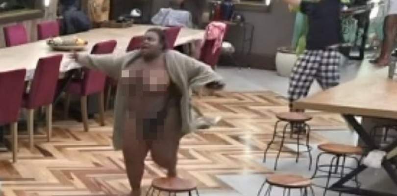 A Fazenda Jojo Todynho corre nua pela casa veja video