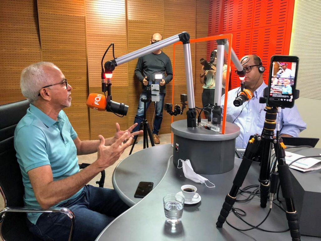 Ao inves de fazerem criticas eles deveriam mostrar o que vao fazer afirma Edvaldo sobre seus adversarios