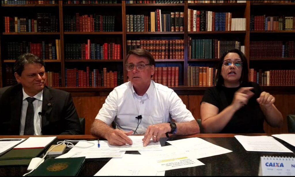 Bolsonaro confirma indicacao de Kassio Nunes Marques ao STF