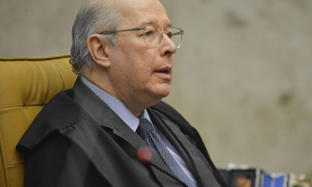 Celso de Mello reafirma voto favoravel a depoimento presencial de Bolsonaro em inquerito que apura interferencia na PF