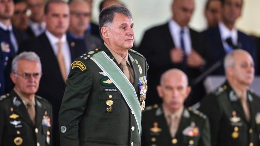 Comandante do Exercito omite nomes de magistrados e politicos da sua agenda