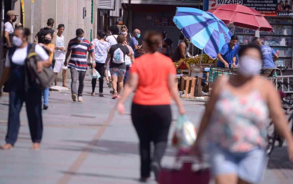 Covid 19 Numero de casos estabiliza e mortes caem 6 na semana