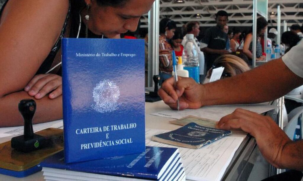 Criacao de empregos em setembro atinge melhor nivel em dez anos