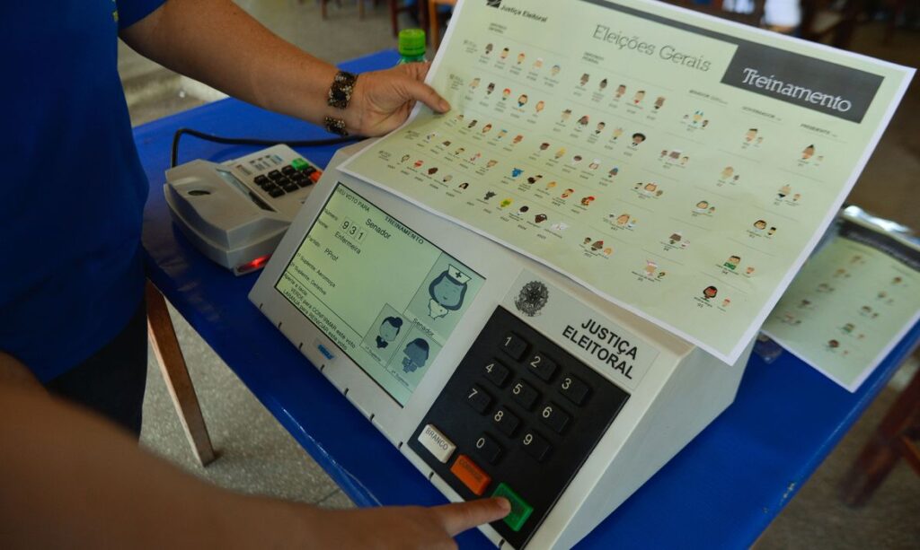 Criminosos proibem campanhas em areas do Rio e indicam candidatos para populacao votar